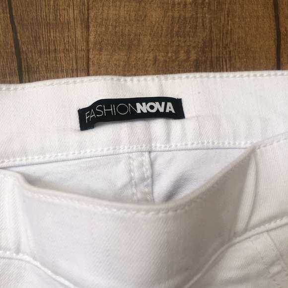 Fashion Nova White Flare Jeans Size 3 - Picture 3 of 4